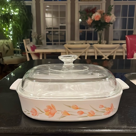 "Peach Floral" - 2.5 L / 2.5 QT CorningWare Casserole with Lid (A-12-C) - Picture 1 of 8